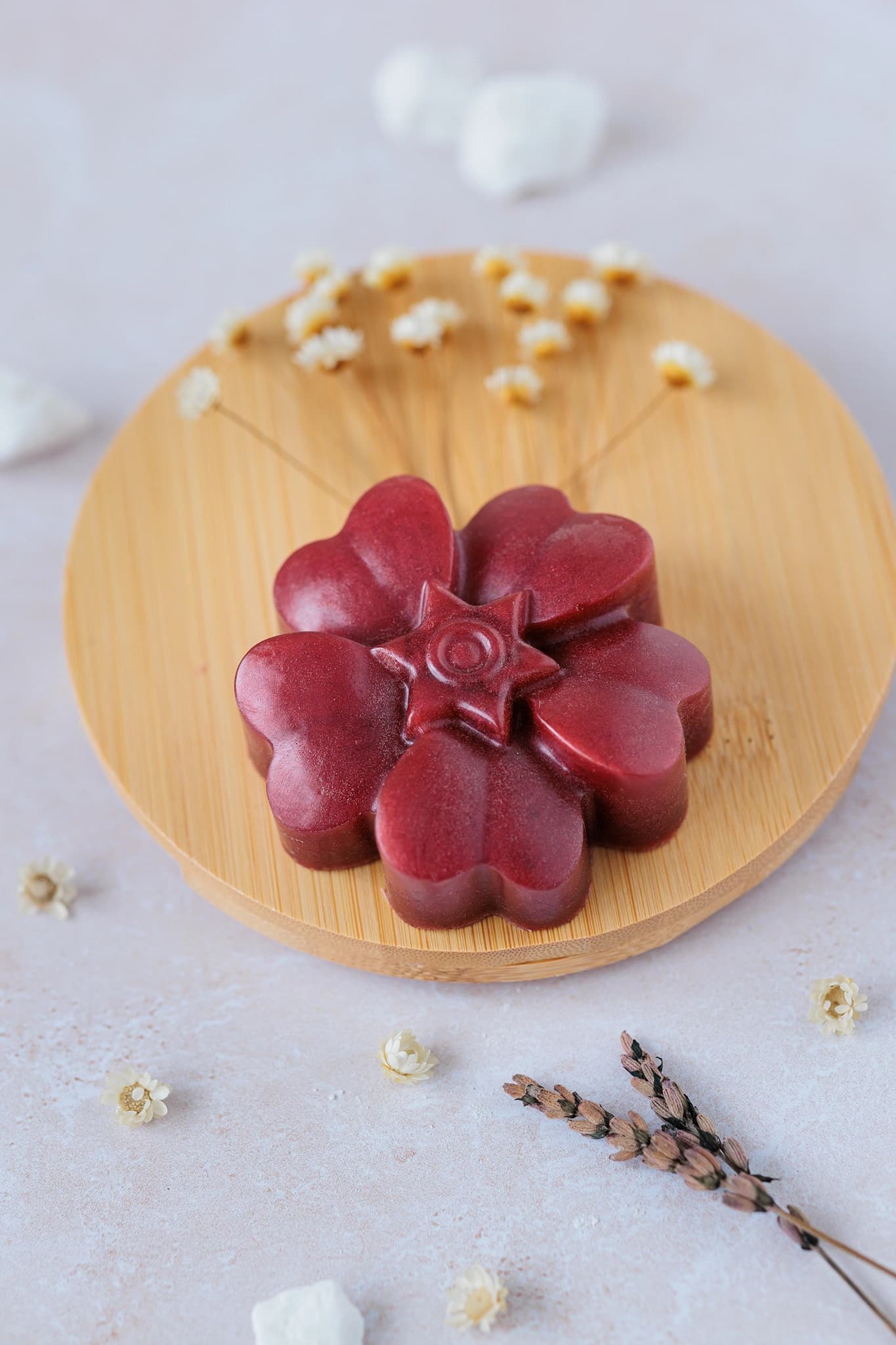 Savon artisanal mis en scène pour une animatrice d'atelier eco-responsable